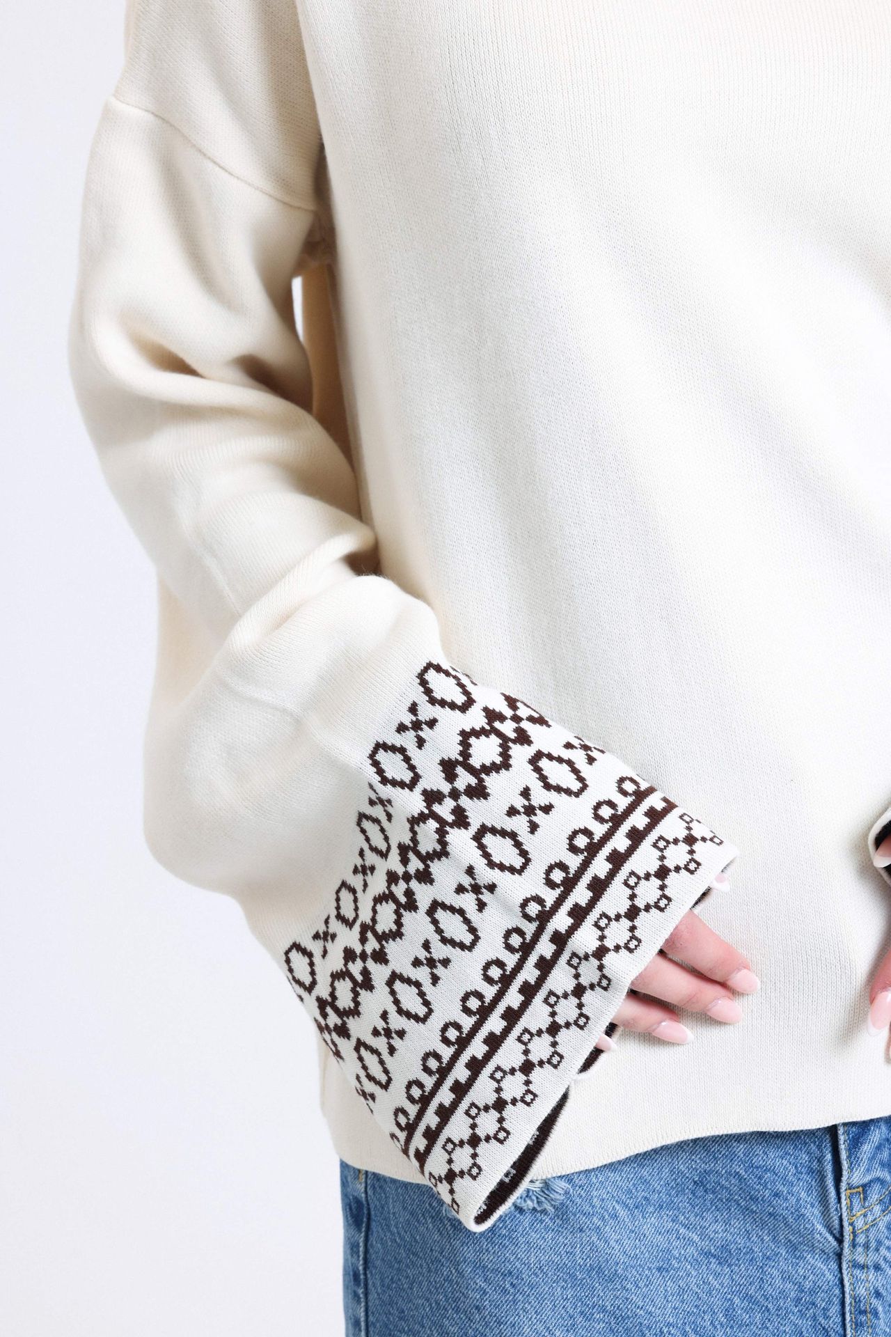 Patterned Round Neck Flare Sleeve Relaxed Sweater