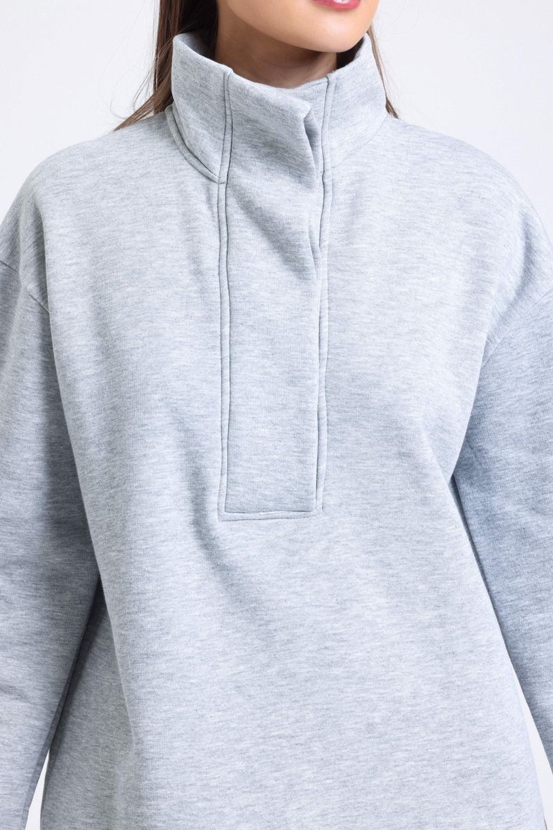 Half Open Collar Oversized Sweatshirt with a Neck Detail 6