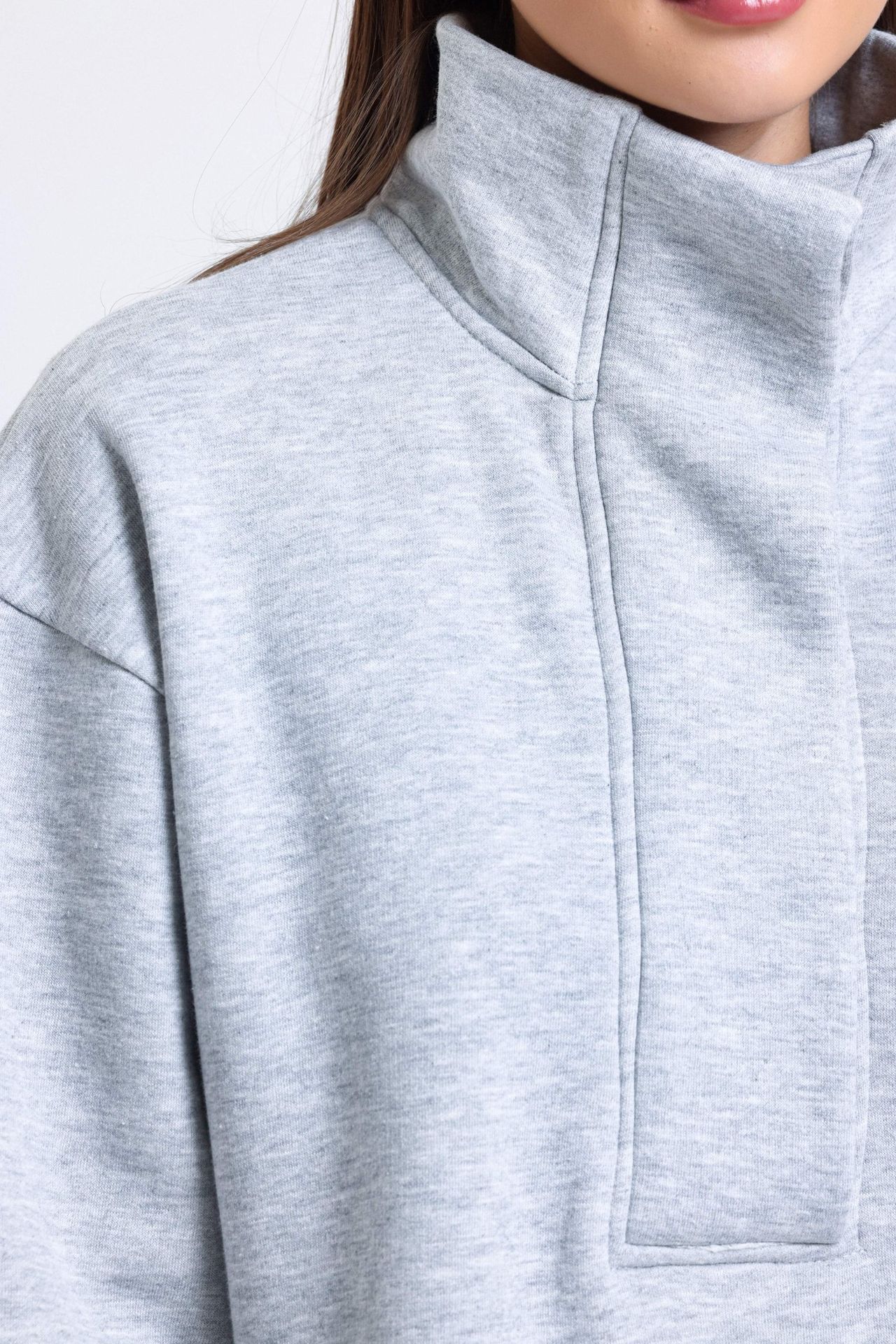 Half Open Collar Oversized Sweatshirt with a Neck Detail
