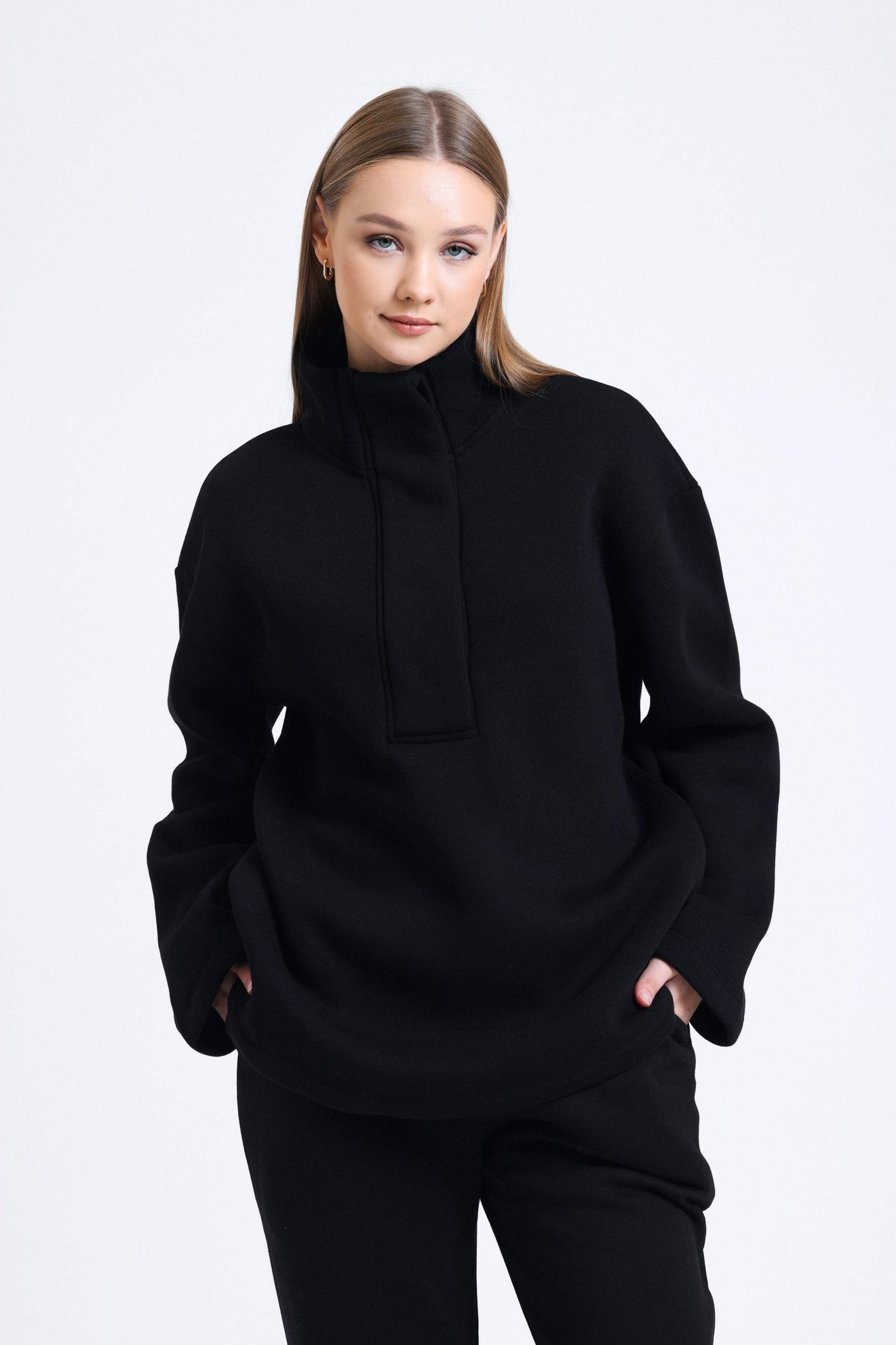 Half Open Collar Oversized Sweatshirt with a Neck Detail