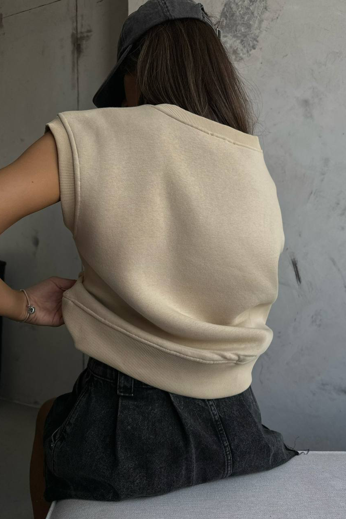 V Neck Sleeveless Sweatshirt