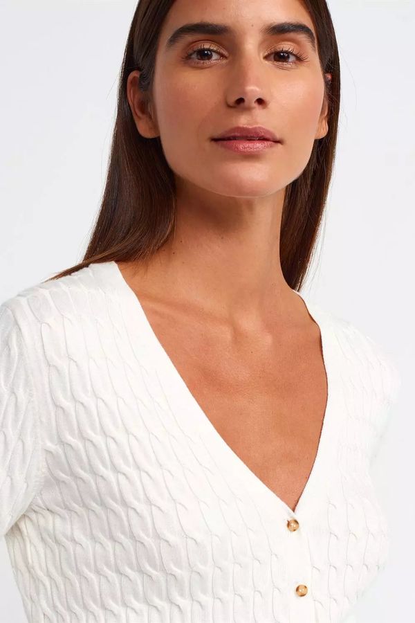 Cable Knitted V Neck Buttoned Cardigan 4