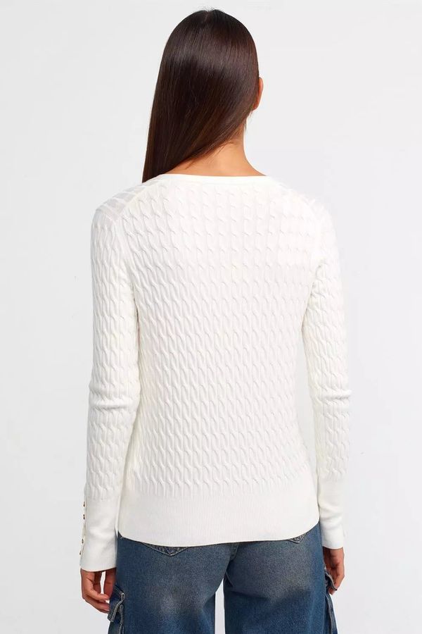 Cable Knitted V Neck Buttoned Cardigan 2