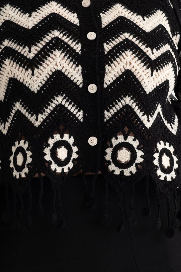 Geometric Scoop Neck Cardigan 4