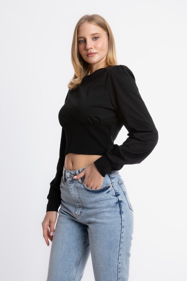 Round Neck Detailed Long Sleeve Cropped Top 2