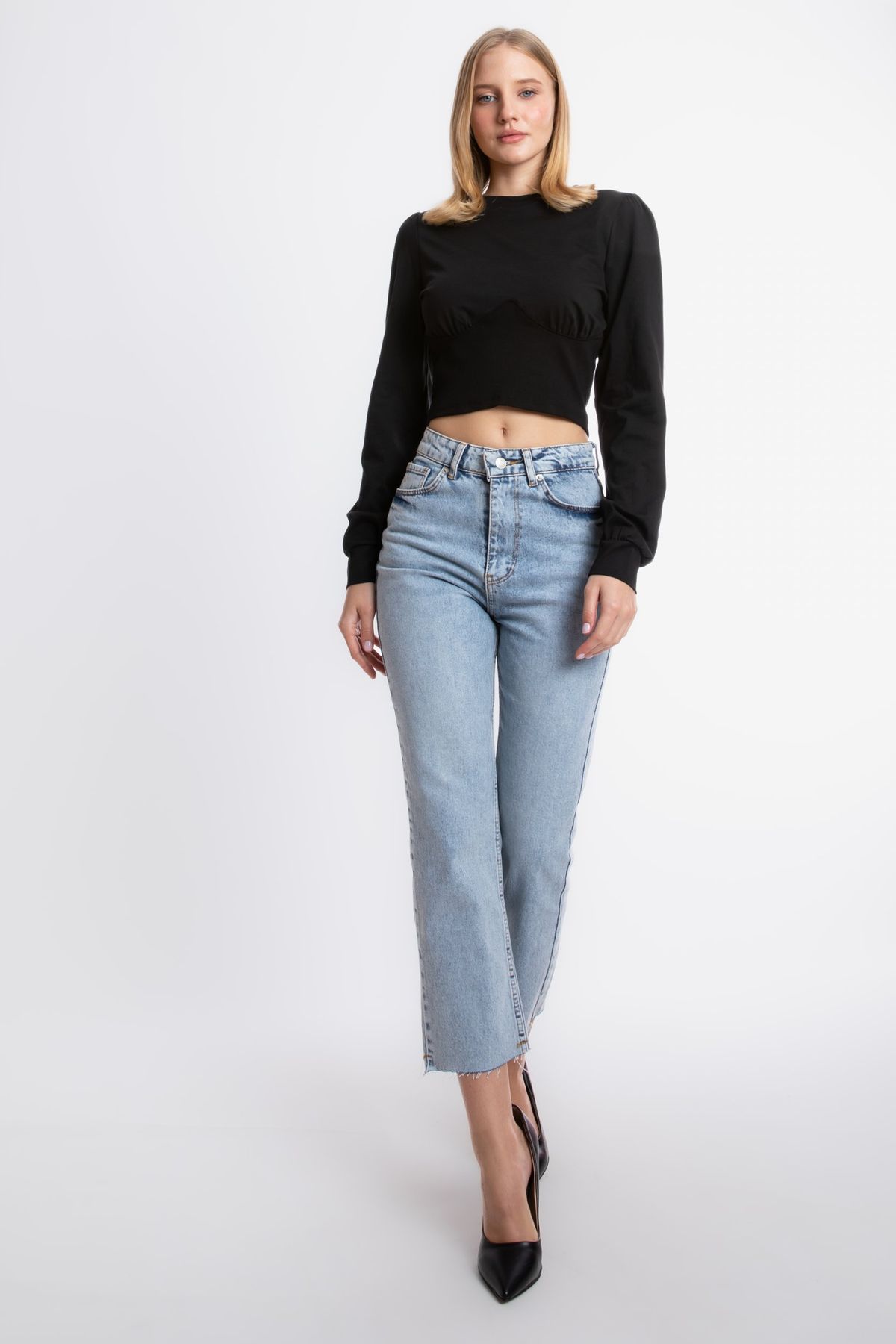 Round Neck Detailed Long Sleeve Cropped Top