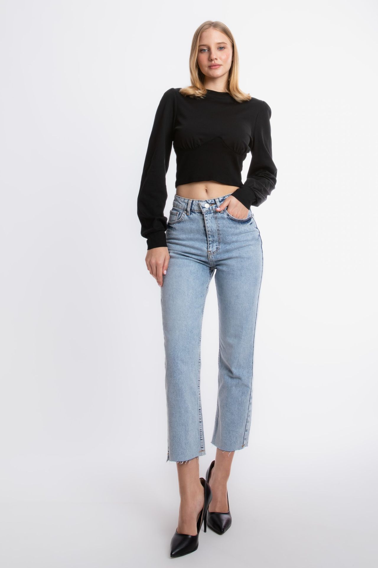Round Neck Detailed Long Sleeve Cropped Top