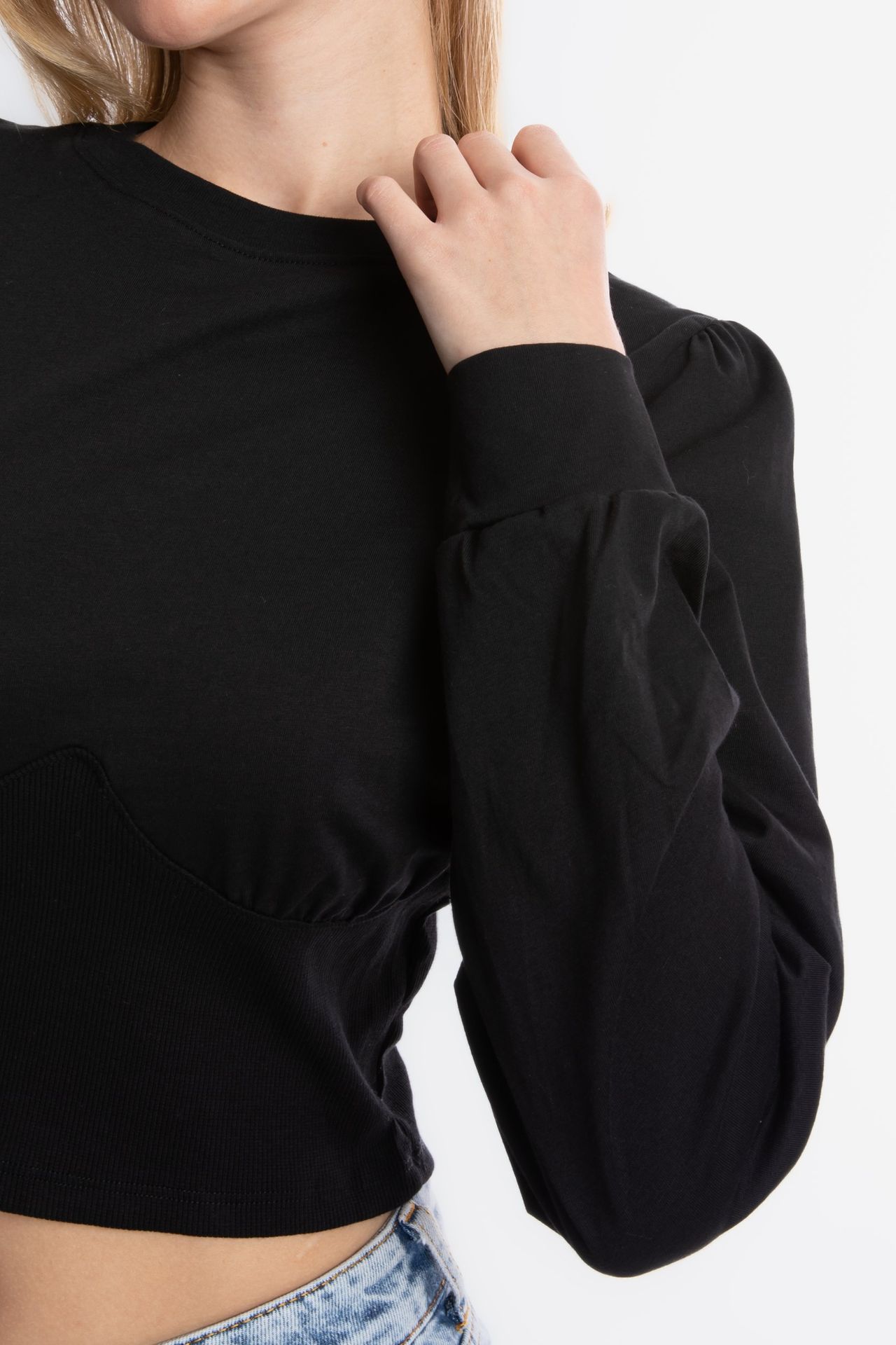 Round Neck Detailed Long Sleeve Cropped Top