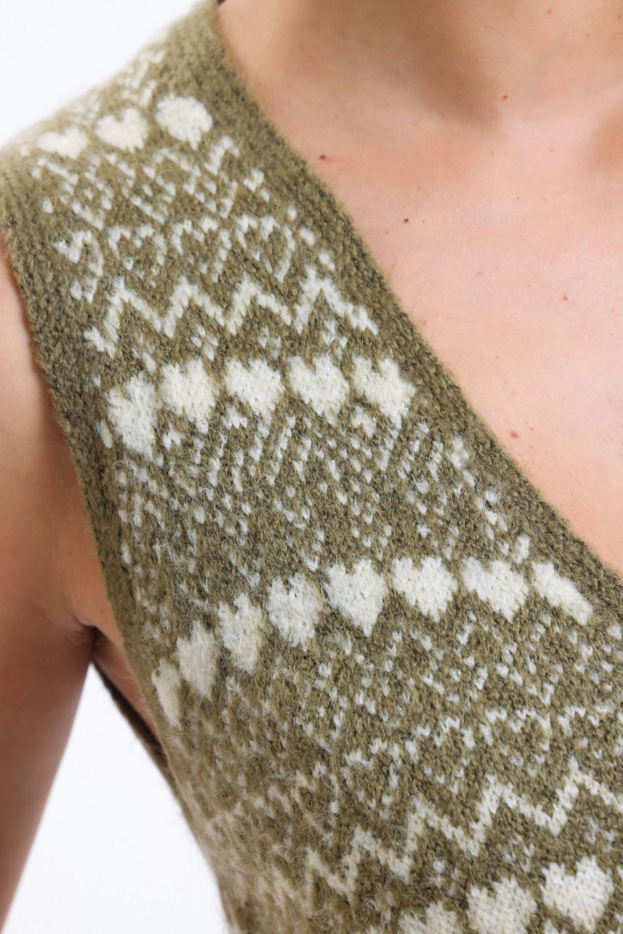 Patterned V Neck Knitted Buttoned Waistcoat