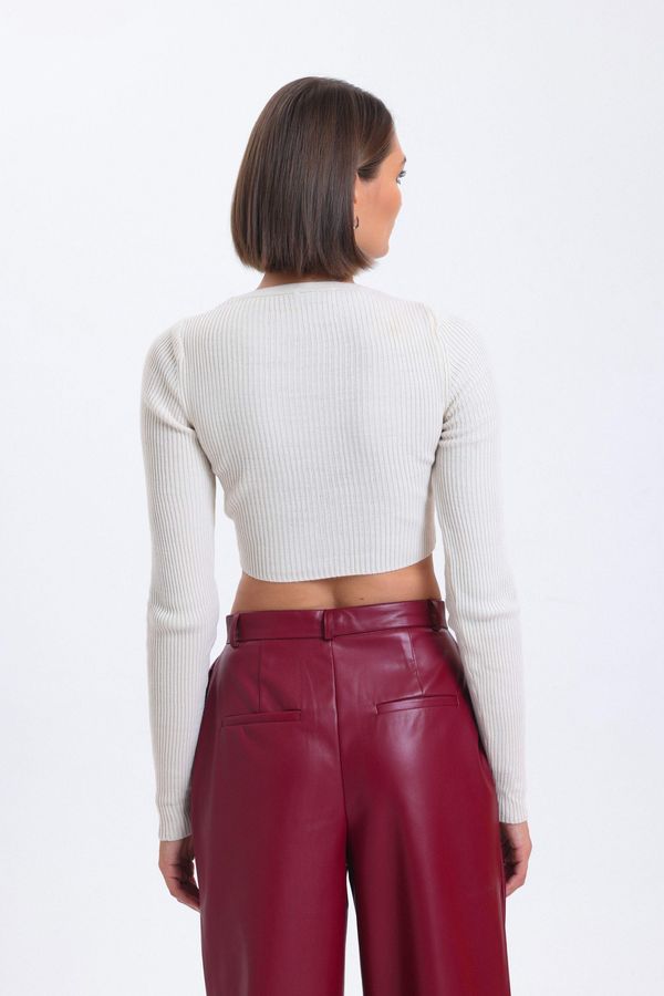 Crew Neck Knitted Lace Up Cropped Blouse 3