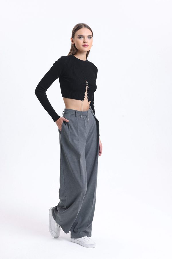 Crew Neck Knitted Lace Up Cropped Blouse 4