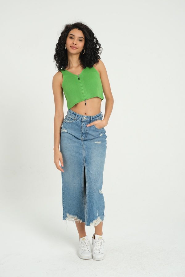 V Neck Knitted Ribbed Zippered Crop Top 3