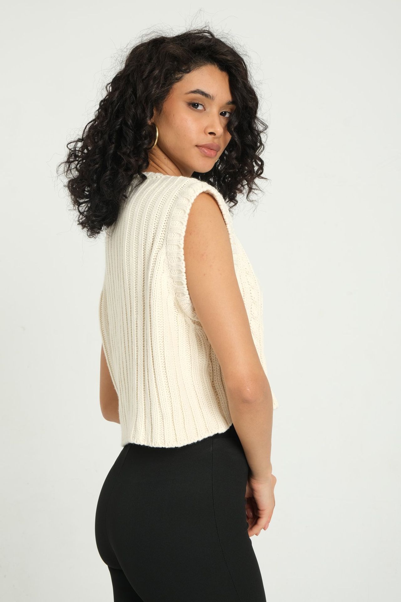 Round Neck Cable Knitted Zippered Waistcoat