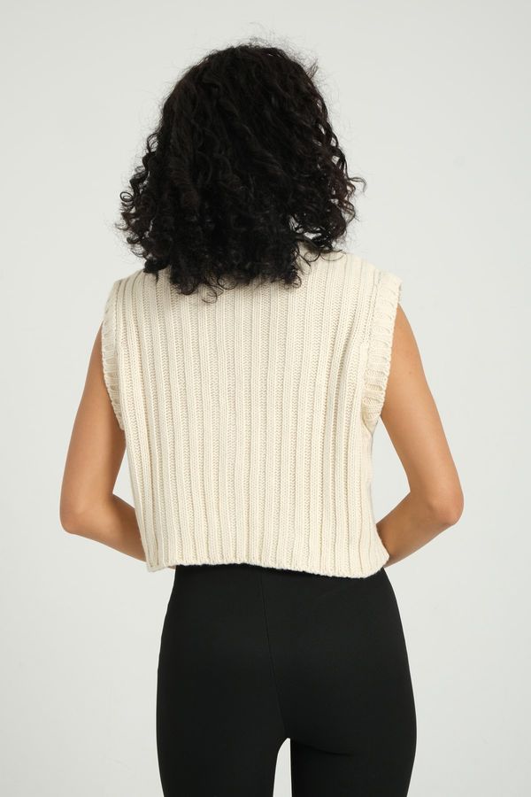 Round Neck Cable Knitted Zippered Waistcoat 4