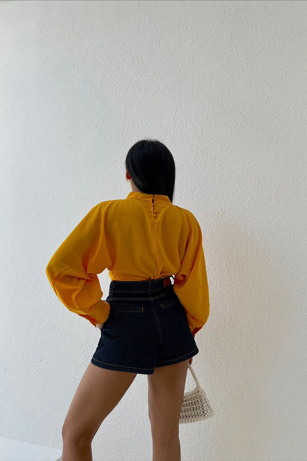 High Neck Baloon Sleeve Ruched Cropped Shirt 3