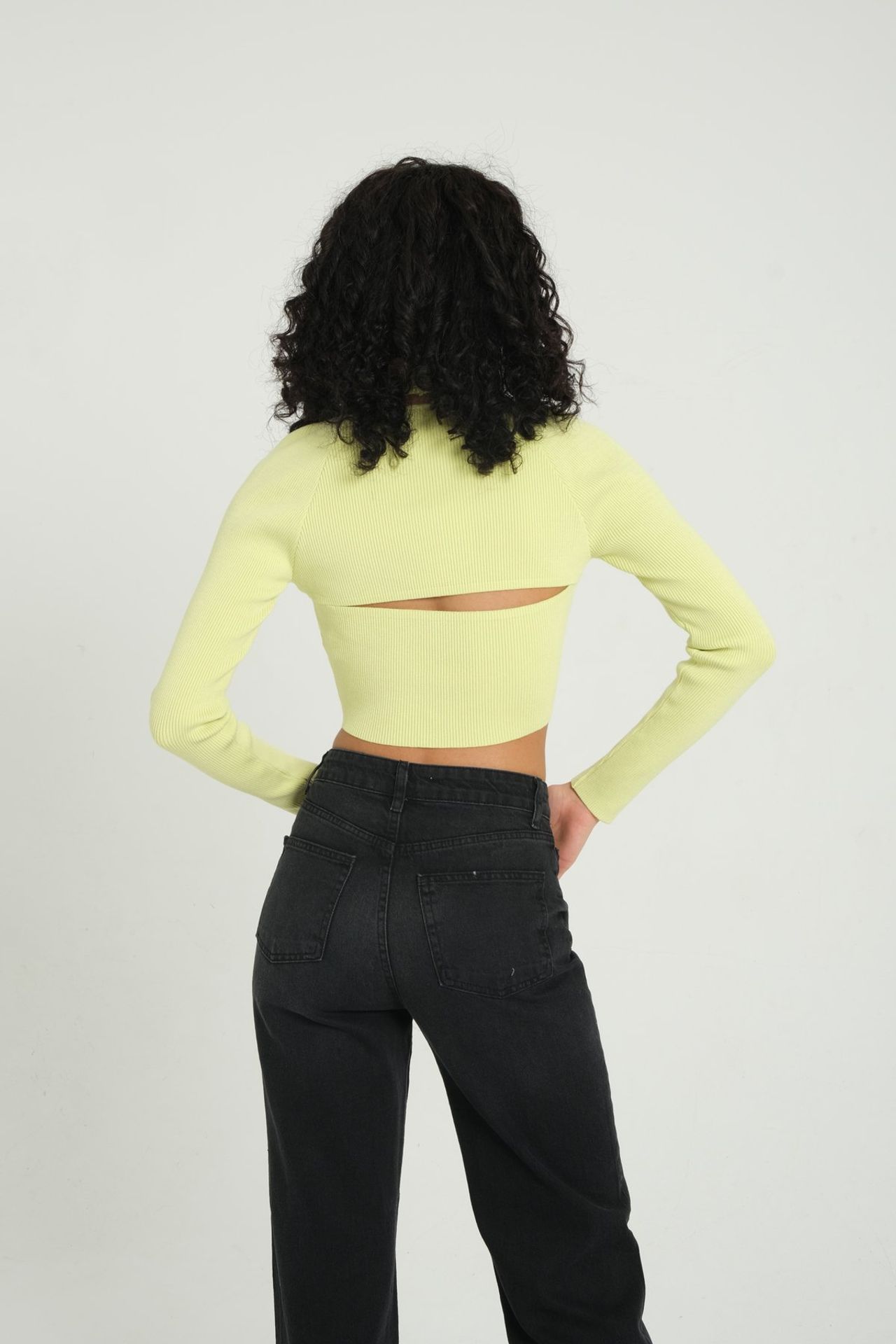 Scoop Neck Accessorized Cropped Cardigan with a Back Cut out