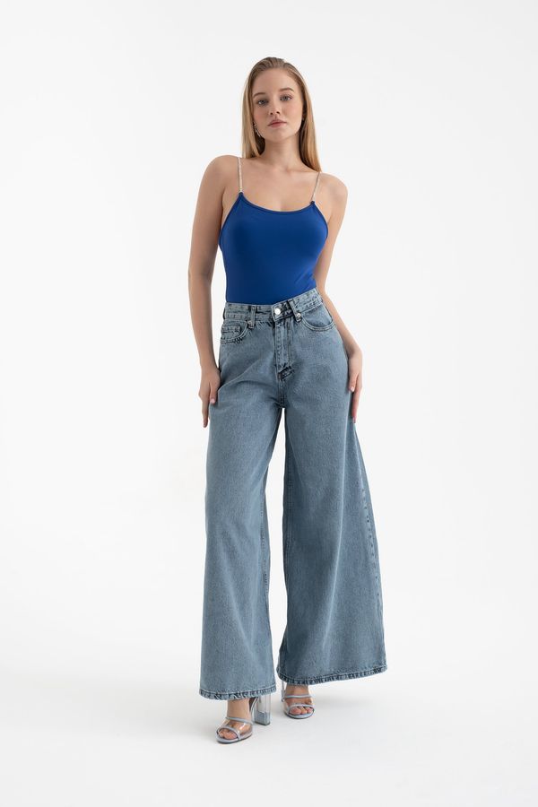 Scoop Neck Diamente Strap Body 4