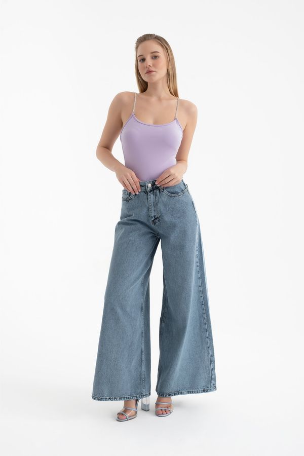 Scoop Neck Diamente Strap Body 3