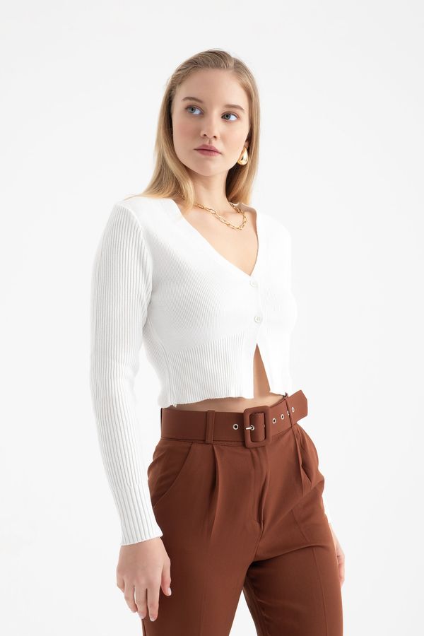 Solid V Neck Cropped Cardigan 5