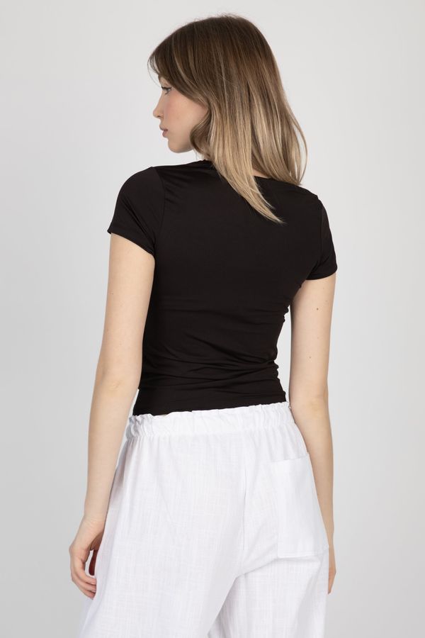 Crew Neck Basic T-shirt 2