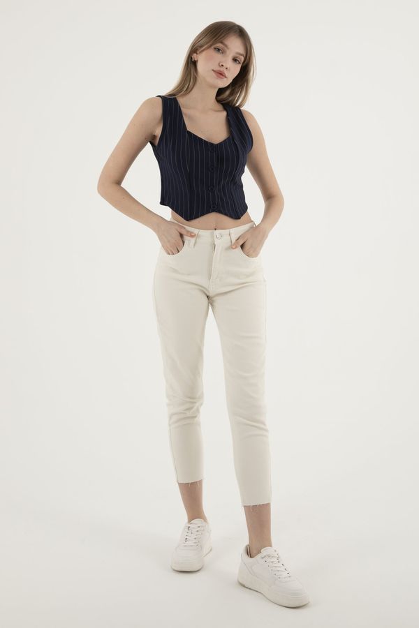 Striped Sweatheart Neck Buttoned Waistcoat 4