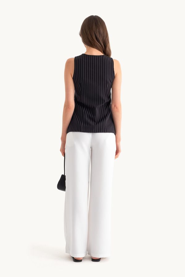 Striped Round Neck Buttoned Waistcoat 4