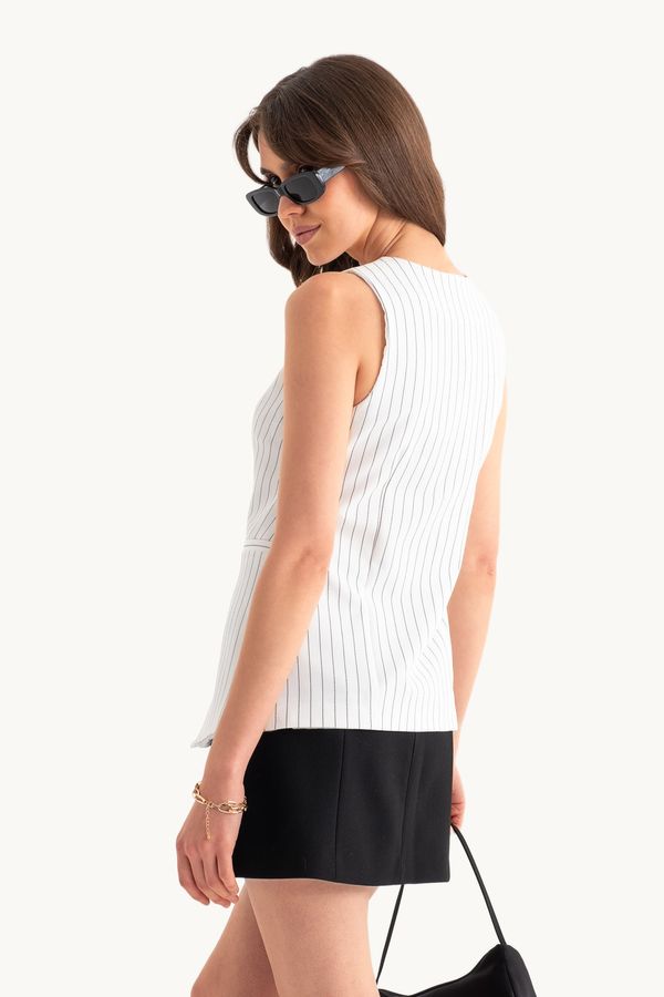 Striped Round Neck Buttoned Waistcoat 5