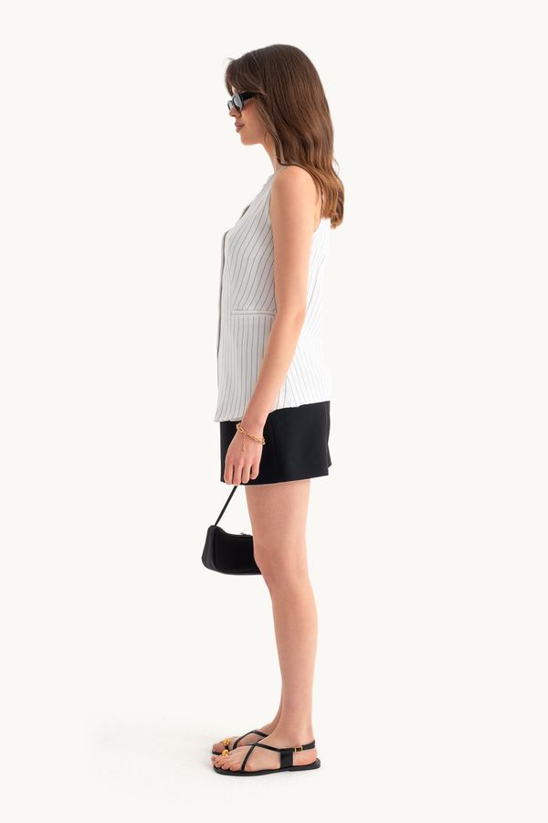 Striped Round Neck Buttoned Waistcoat 4