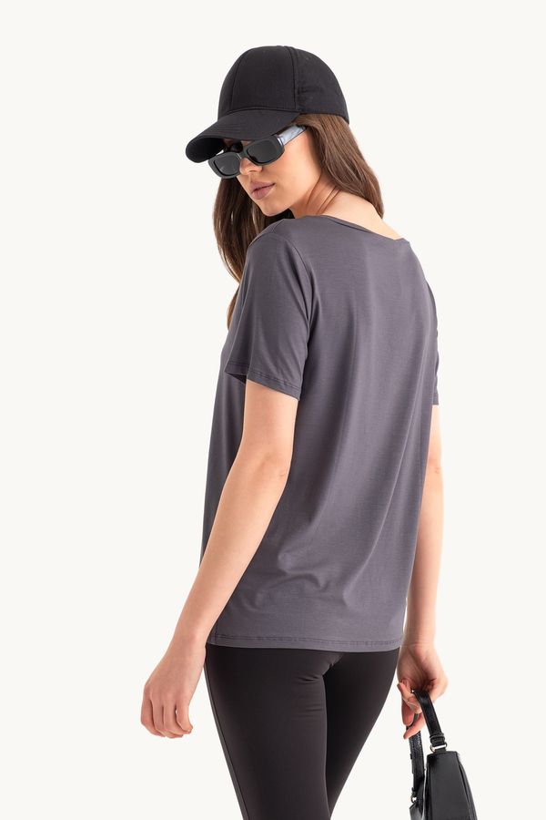 Round Neck Relaxed T-shirt 2
