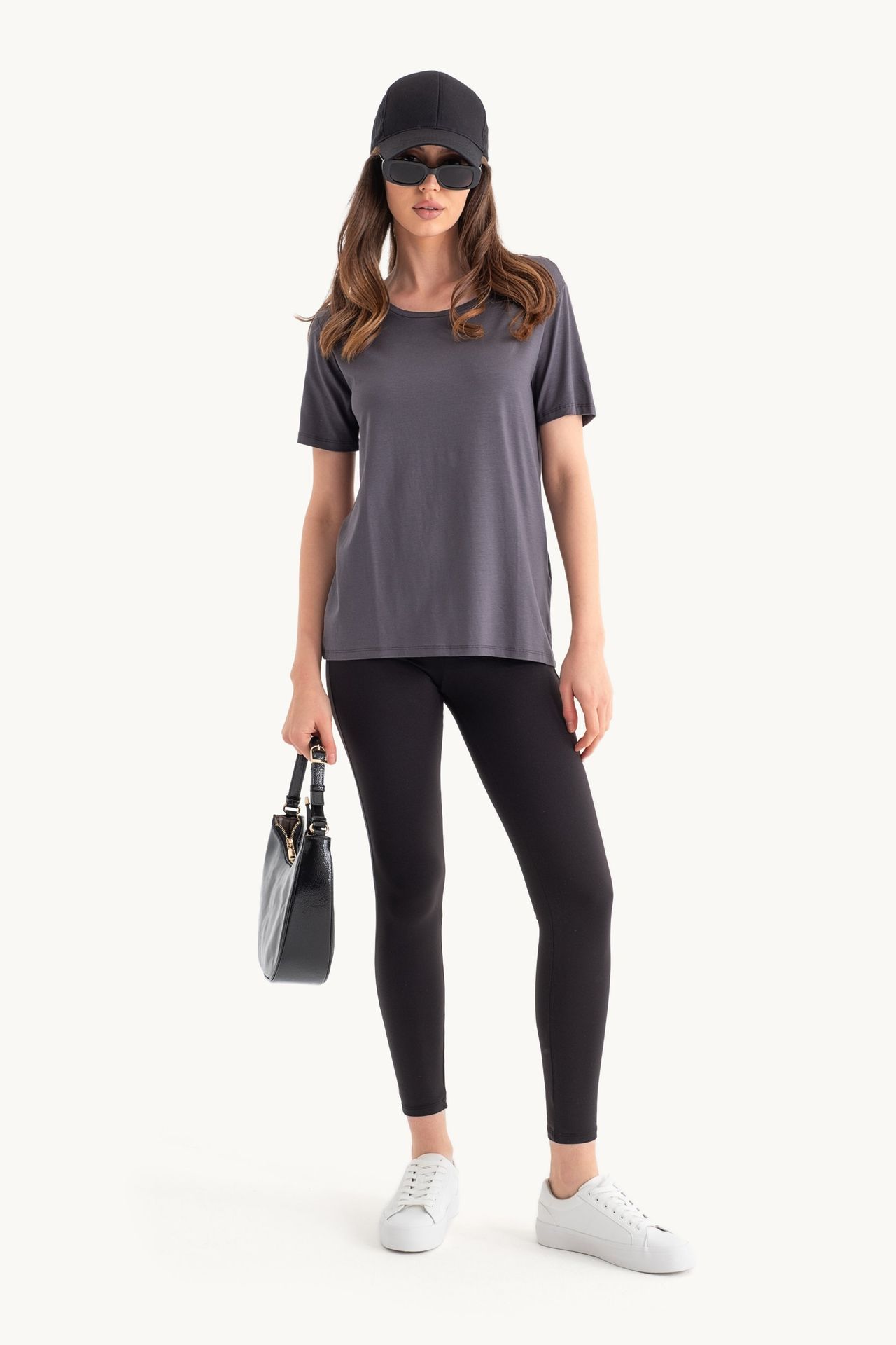 Round Neck Relaxed T-shirt