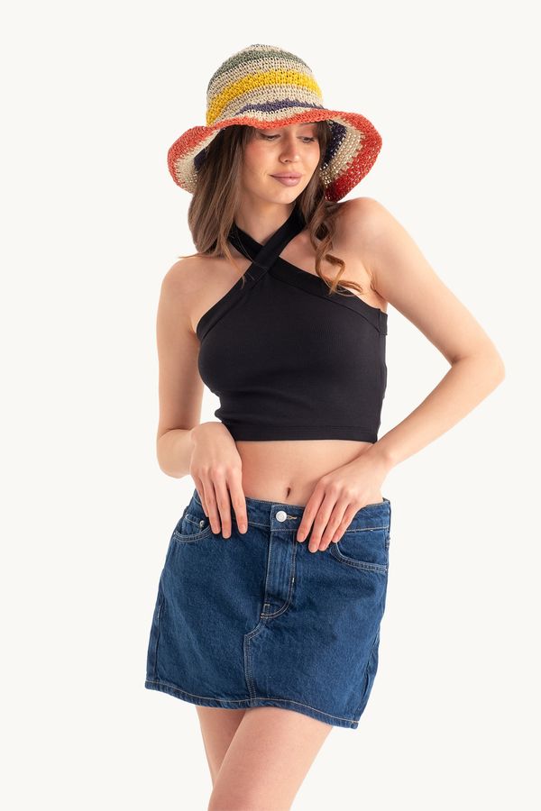 Askılı Boyun Çapraz Ön Crop Top 3