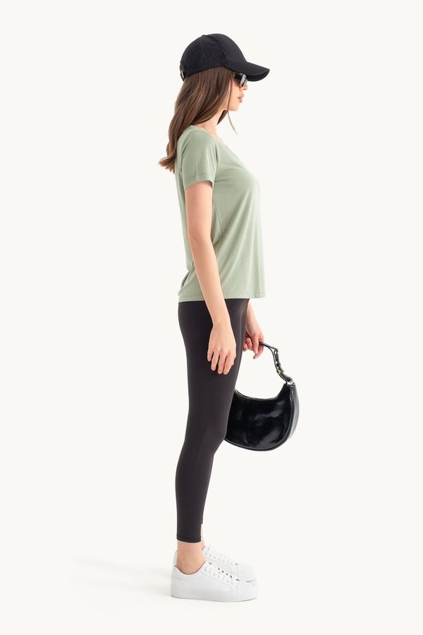 V Neck Relaxed T-shirt 4
