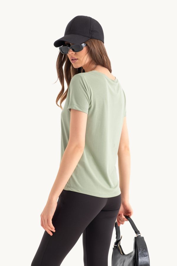 V Neck Relaxed T-shirt 2