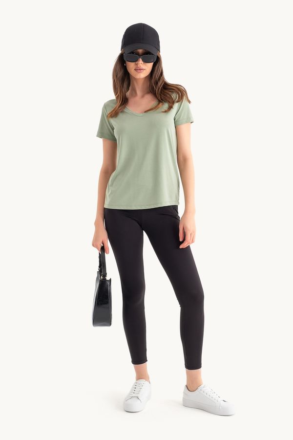 V Neck Relaxed T-shirt 3