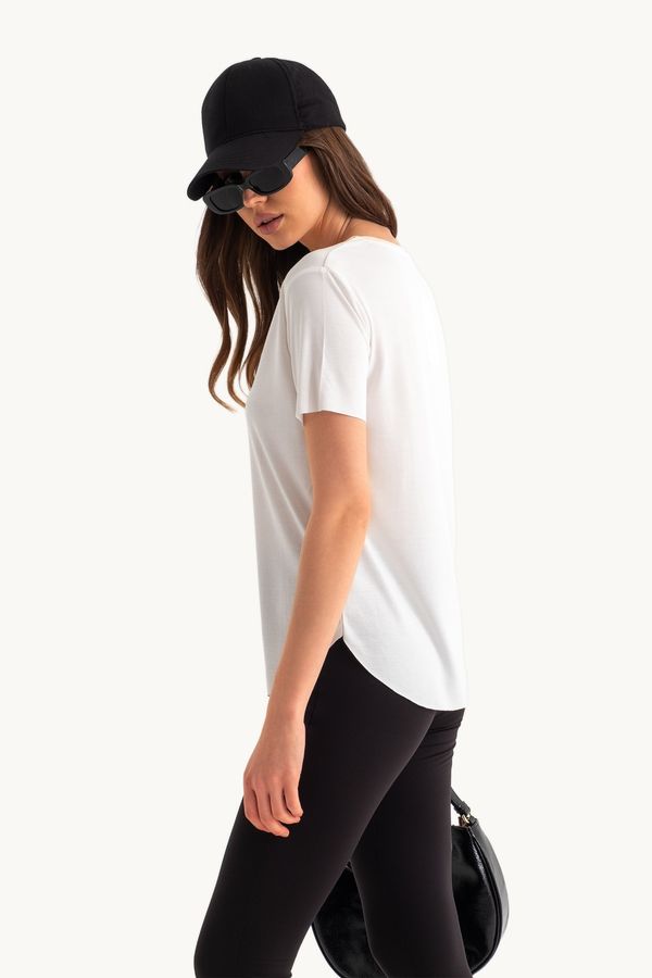 Round Neck Relaxed T-shirt 4