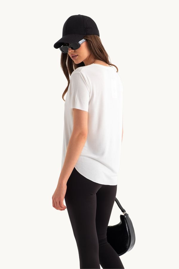 Round Neck Relaxed T-shirt 2
