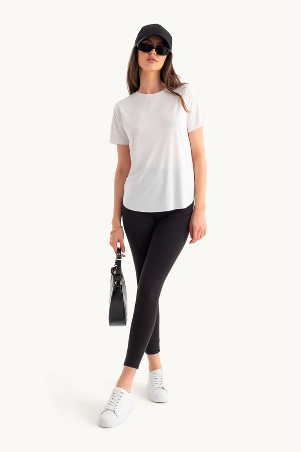 Round Neck Relaxed T-shirt 3