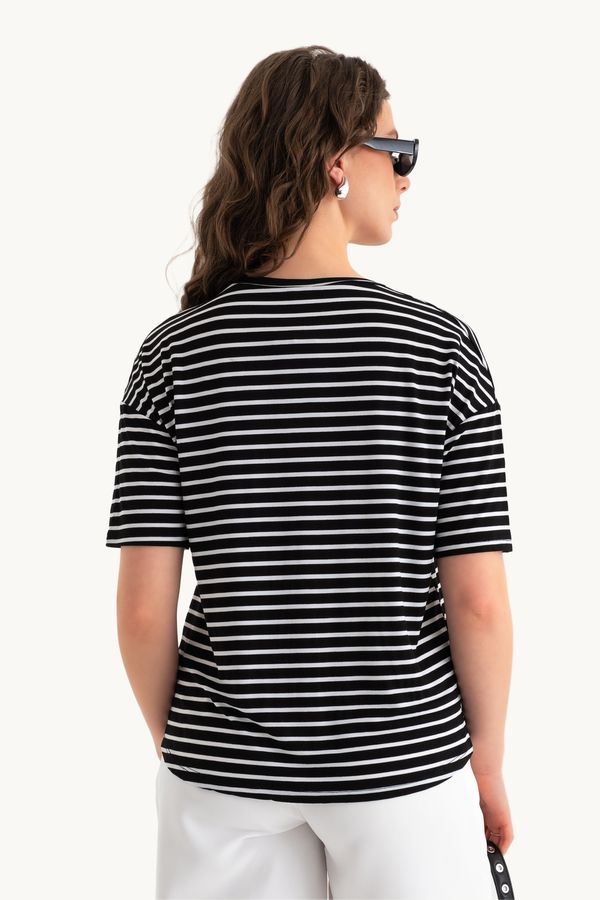 Striped Scoop Neck Relaxed T-shirt 4