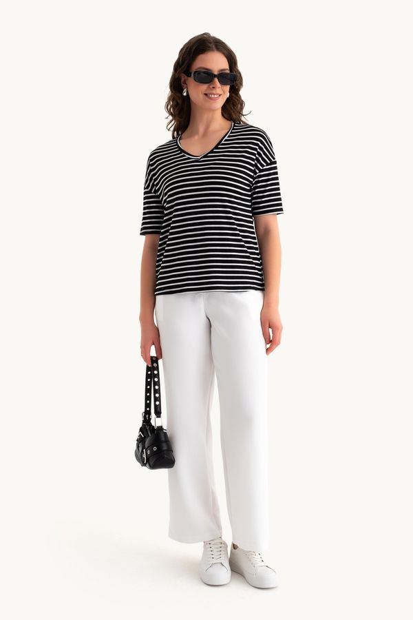 Striped Scoop Neck Relaxed T-shirt 3