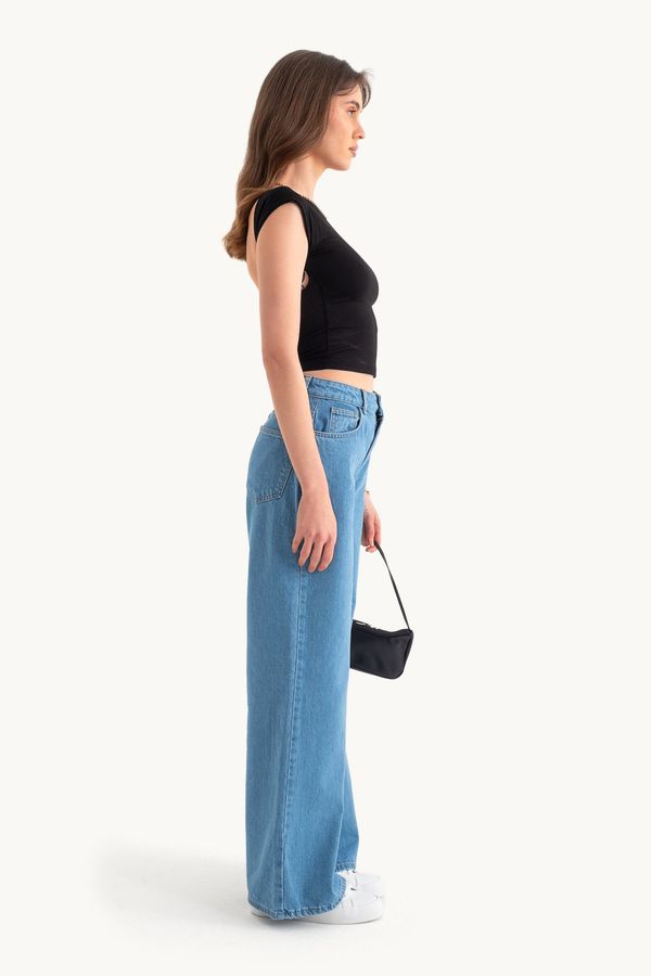 Round Neck Bodycon Top with a Back Cut Out 4