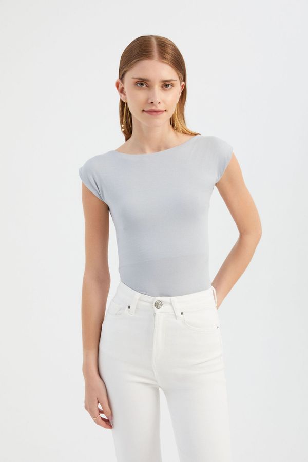 Round Neck Bodycon Top with a Back Cut Out 2