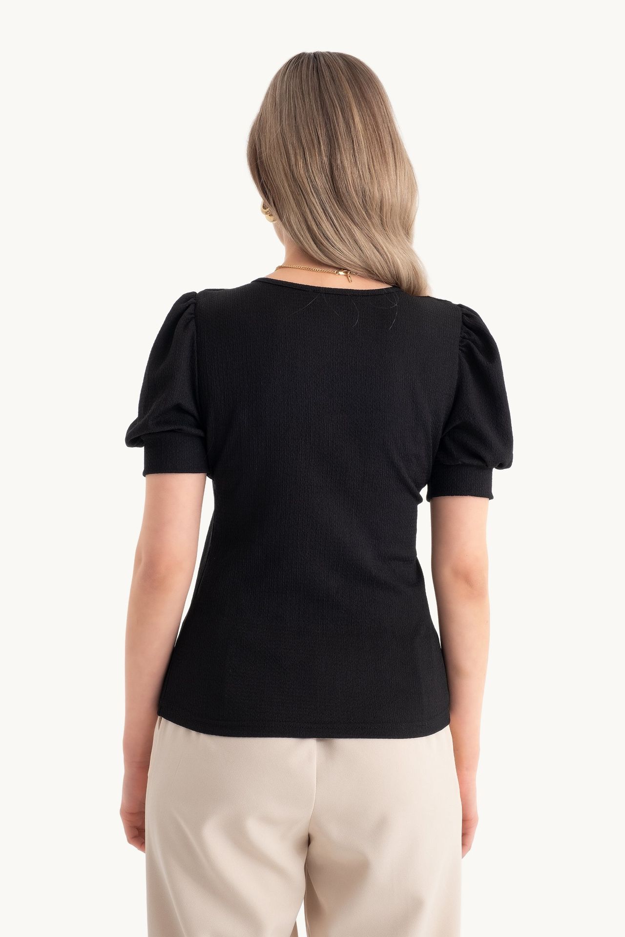 Square Neck Top with a Balloon Sleeves