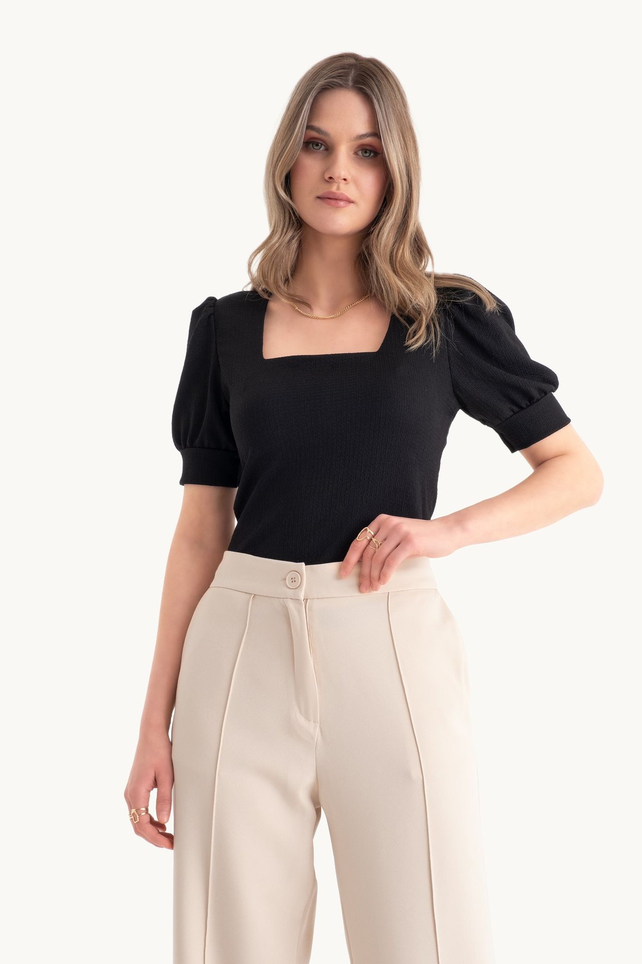 Square Neck Top with a Balloon Sleeves