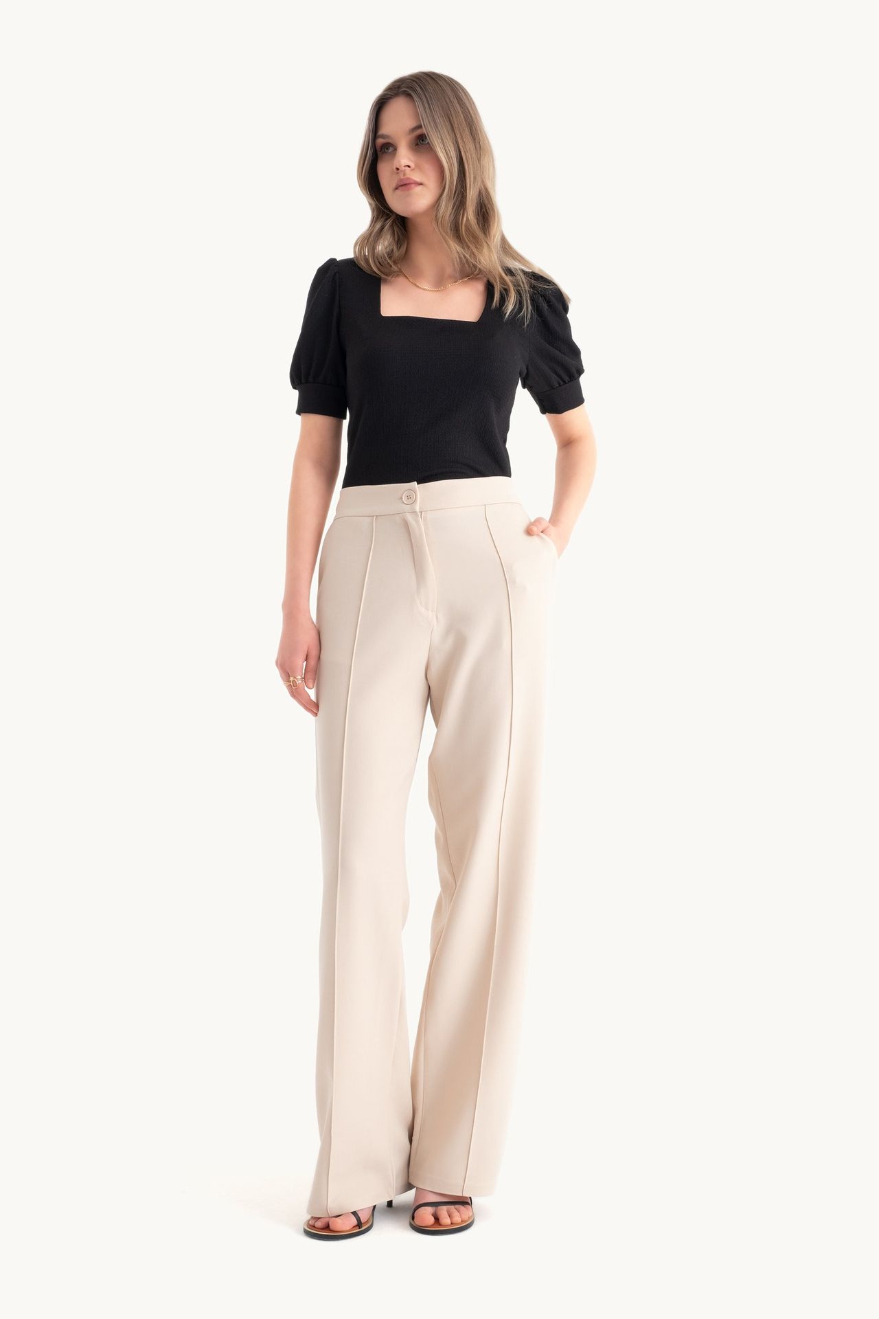 Square Neck Top with a Balloon Sleeves
