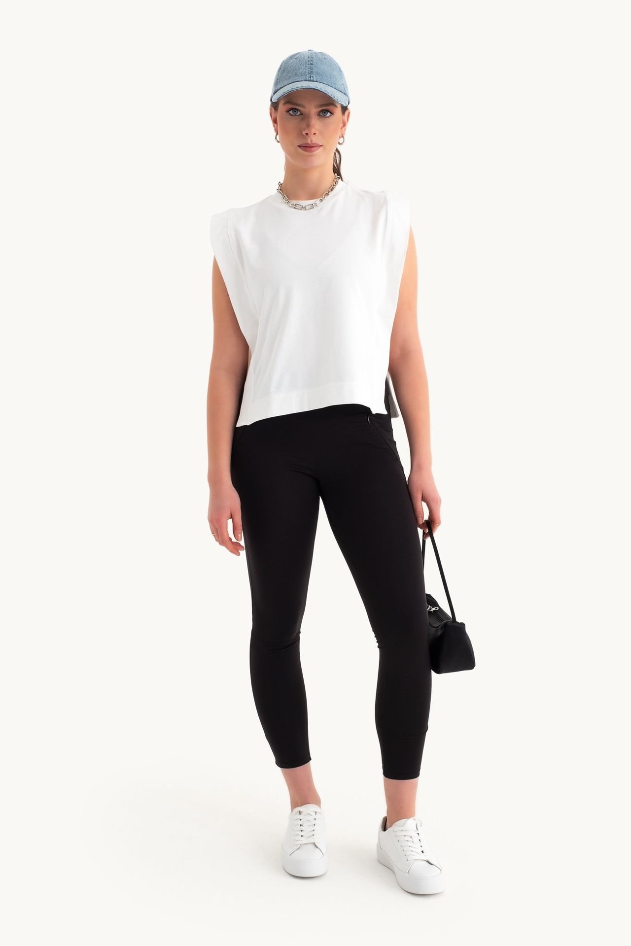 Crew Neck Sleeveless T-shirt