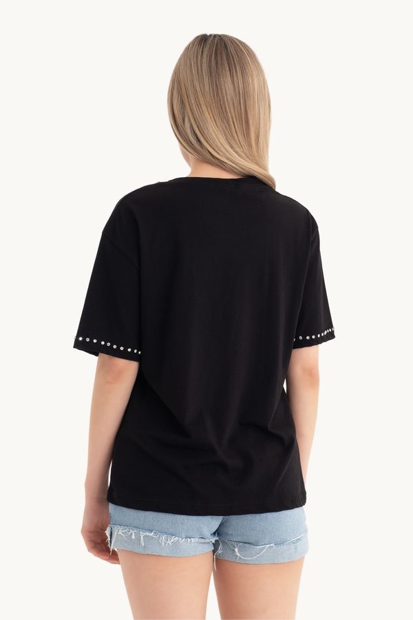 Crew Neck Stone Embellished Loose T-shirt 3