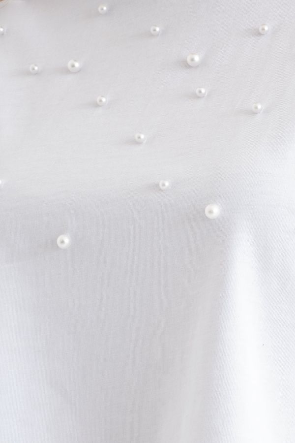 Crew Neck Pearl Embellished Cropped T-shirt 4