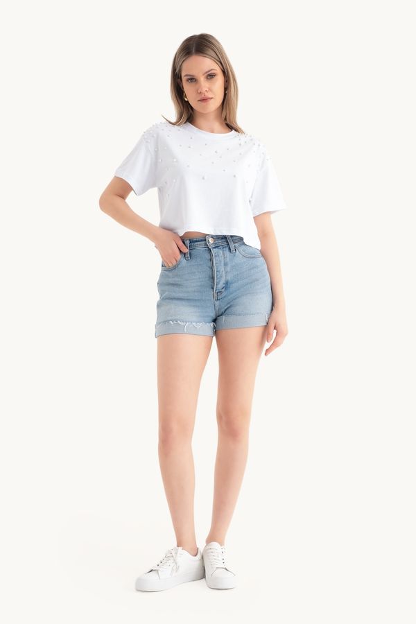 Crew Neck Pearl Embellished Cropped T-shirt 3