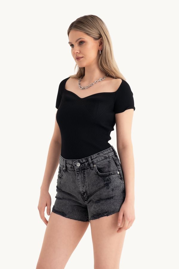 Sweetheart Neck Woven Short Sleeve Bodycon Top 3