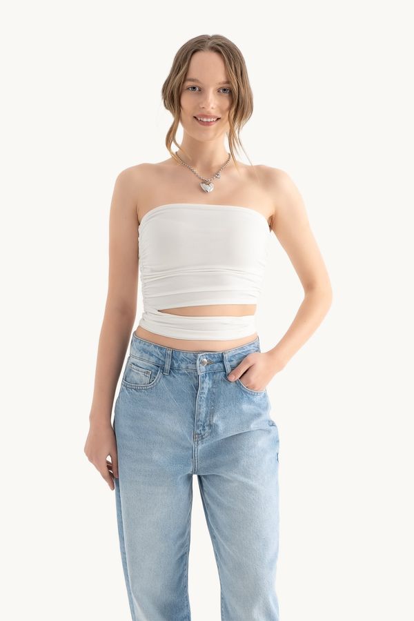 Straplez Kesik Detaylı Bandeau Üst 1